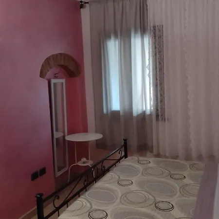 La Petite Maison شقة فيوتشيتشيو